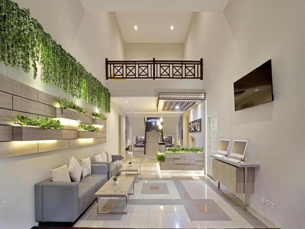 Whiz Prime Hotel Darmo Harapan Сурабая Экстерьер фото