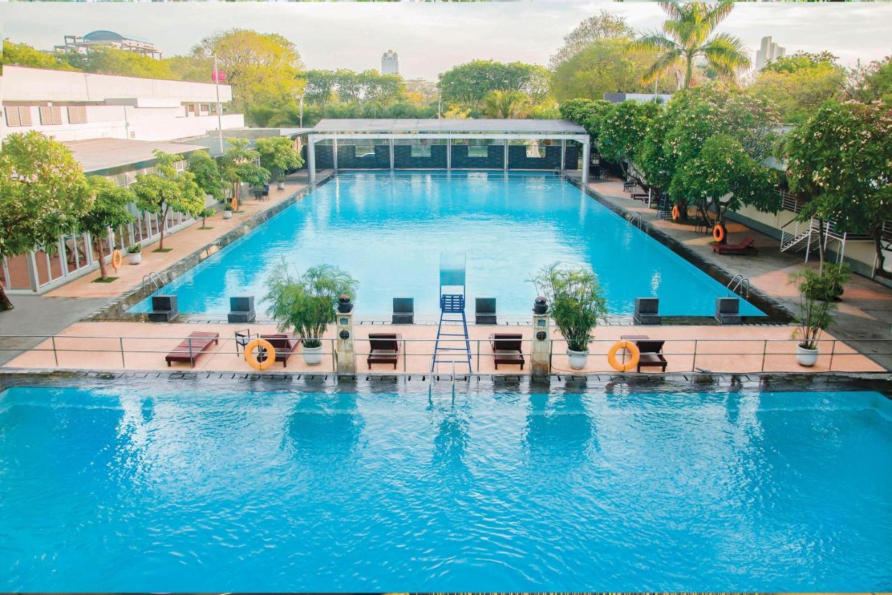 Whiz Prime Hotel Darmo Harapan Сурабая Экстерьер фото